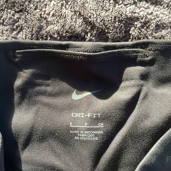 Nike Dri-FIT One Biker Shorts 🚴‍♀️ - Picture 2 of 5